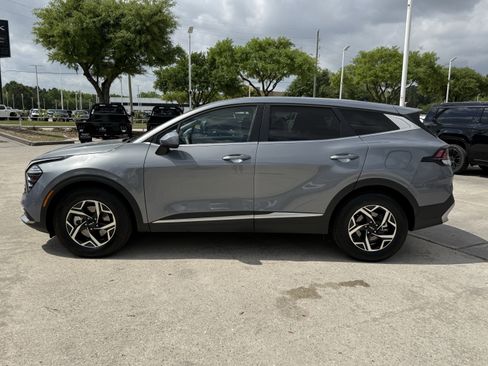 Used 2025 Kia Sportage LX image 9