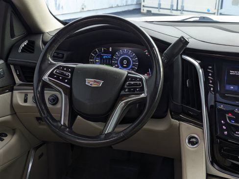 Used 2020 Cadillac Escalade Premium Luxury image 18
