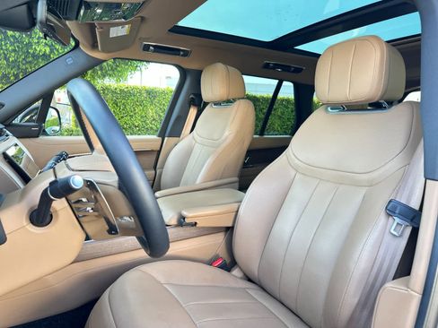 Used 2025 Land Rover Range Rover SE image 5
