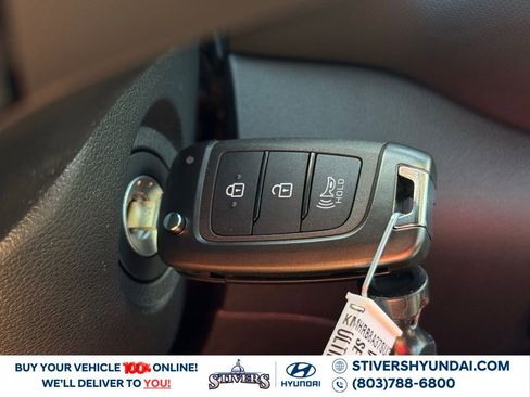 Certified 2025 Hyundai Venue SE image 26