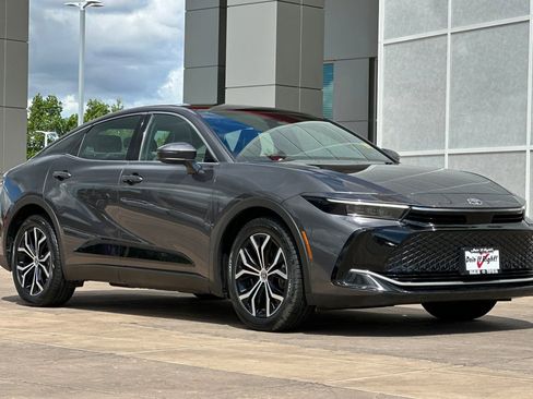 Used 2024 Toyota Crown Limited image 2