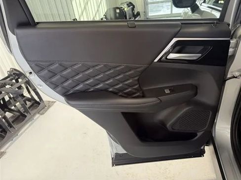 Used 2025 Mitsubishi Outlander SEL image 13