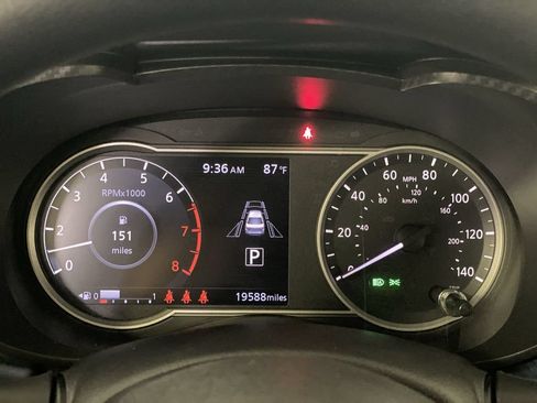 Used 2025 Nissan Versa SV FWD image 17