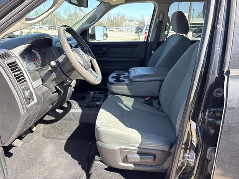 Used 2018 RAM 3500 Tradesman w/ Chrome Appearance Group image 12