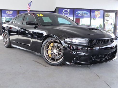 Used 2016 Dodge Charger SRT w/ Harman/Kardon Audio Group RWD image 3