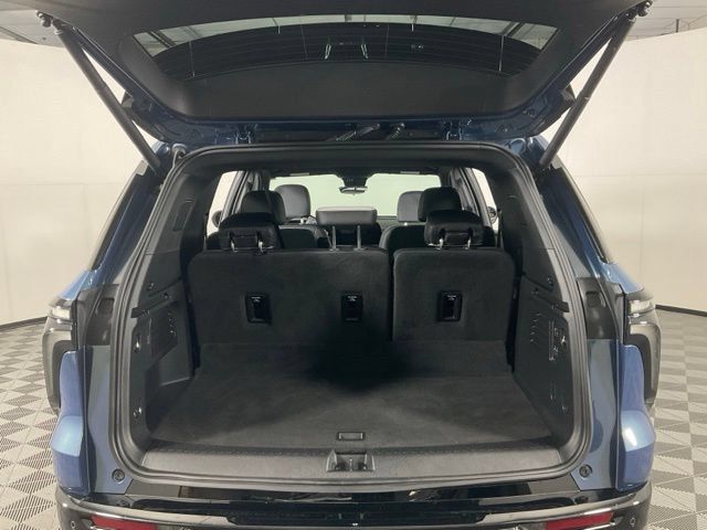 Used 2025 Chevrolet Traverse High Country AWD/4WD image 35
