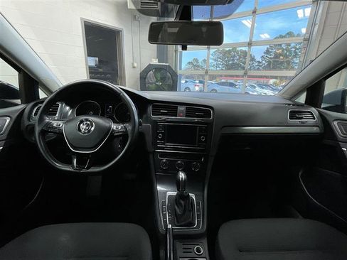 Used 2019 Volkswagen Golf S image 17