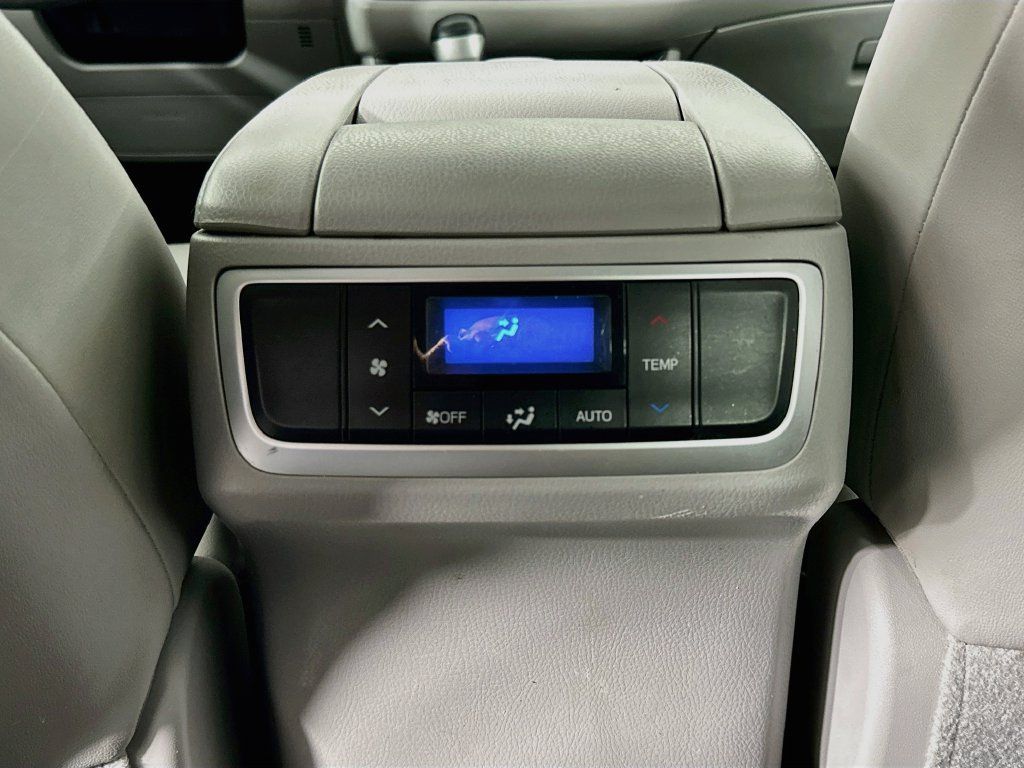 Used 2016 Toyota Highlander XLE FWD image 32