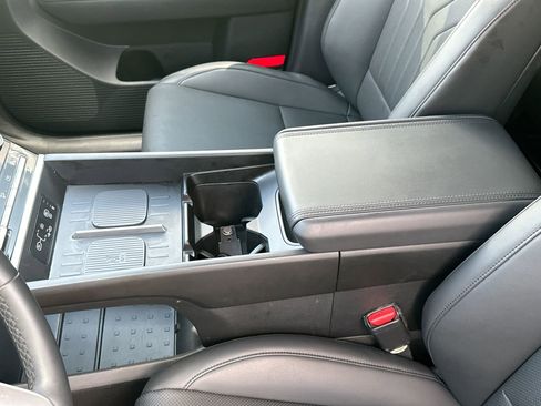 Used 2025 Hyundai Santa Fe SEL FWD image 19