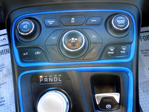 Used 2015 Chrysler 200 Limited w/ Convenience Group image 21