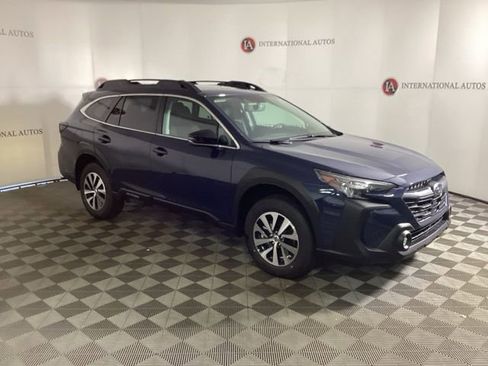 Certified 2025 Subaru Outback Premium w/ Popular Package #1A image 3