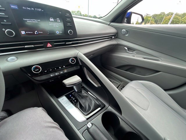 Used 2022 Hyundai Elantra SEL w/ Cargo Package FWD image 19