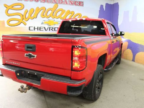 Used 2018 Chevrolet Silverado 1500 Custom w/ Custom Convenience Package AWD/4WD image 8