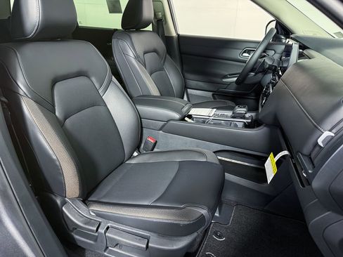 New 2026 Nissan Pathfinder SL image 11