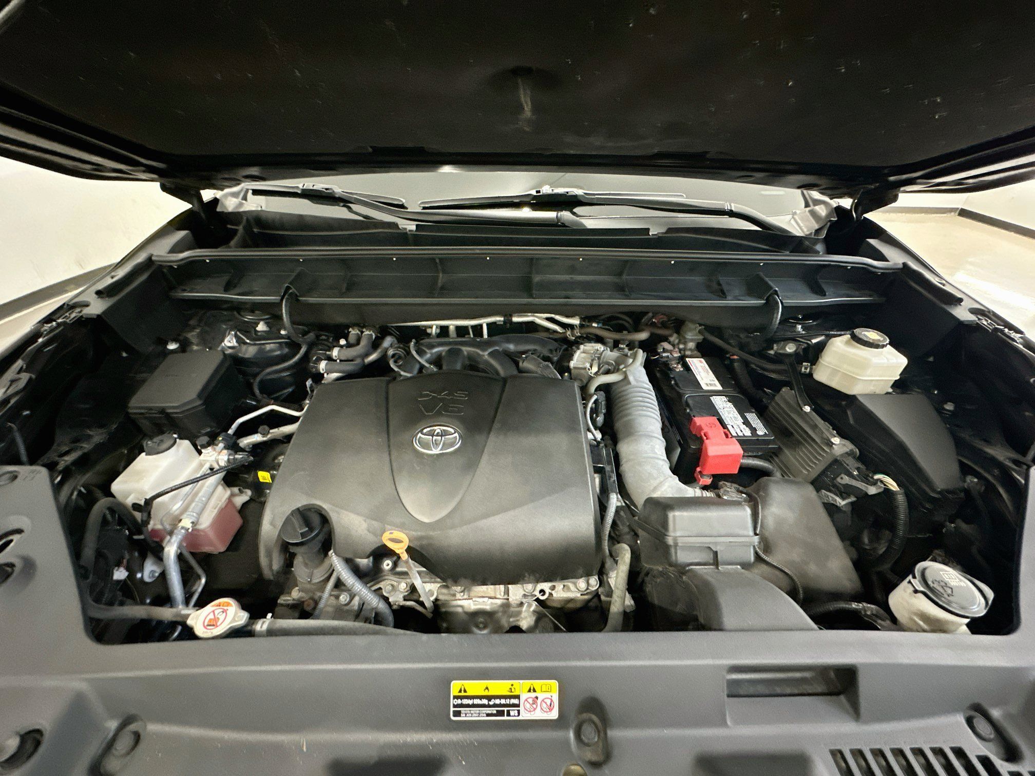 Used 2020 Toyota Highlander L AWD/4WD image 35
