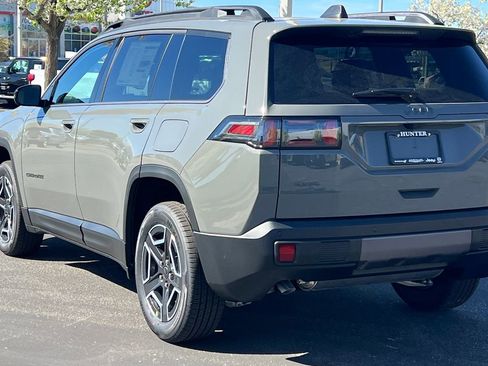 New 2026 Jeep Cherokee Laredo image 5