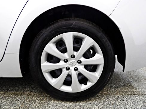 Used 2025 Toyota Corolla LE FWD image 25