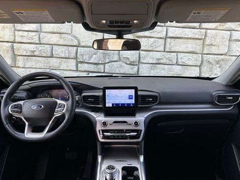 Used 2023 Ford Explorer XLT w/ Equipment Group 202A image 10