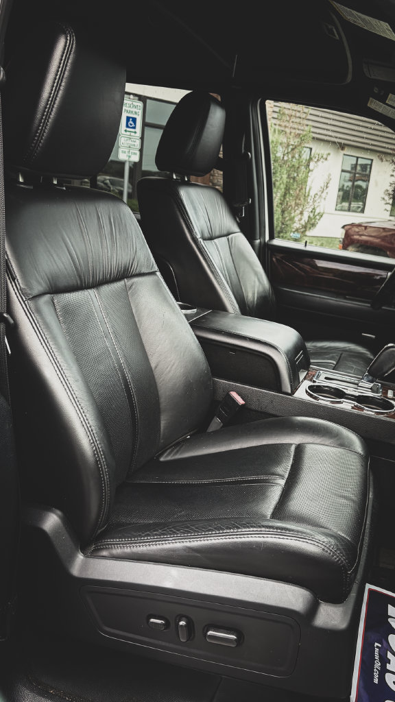 Used 2016 Lincoln Navigator L Select AWD/4WD image 29