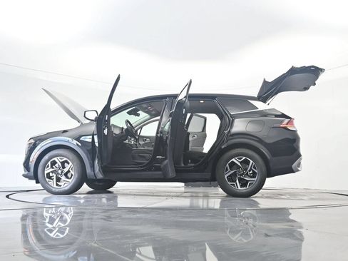 Used 2025 Kia Sportage LX FWD image 45