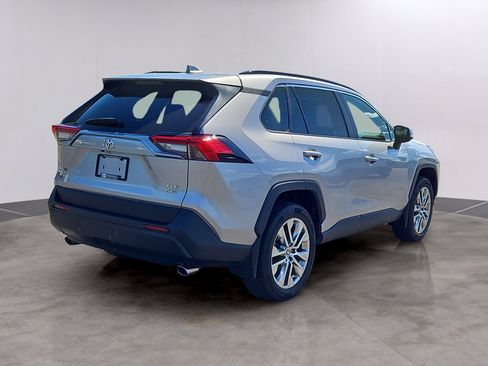 Used 2021 Toyota RAV4 XLE Premium AWD/4WD image 2