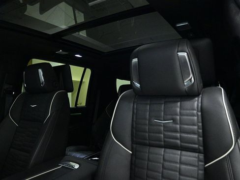 Used 2025 Cadillac Escalade ESV V image 22