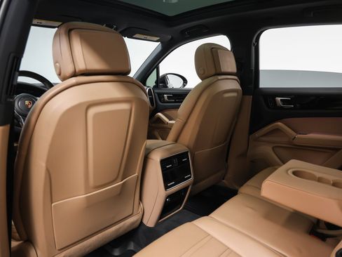 Certified 2019 Porsche Cayenne E-Hybrid AWD/4WD image 43