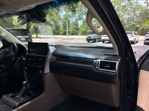 Used 2022 Lexus GX 460 Premium w/ Accessory Package AWD/4WD image 17