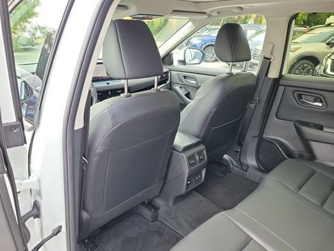 Certified 2025 Nissan Rogue SL w/ SL Premium Package FWD image 15