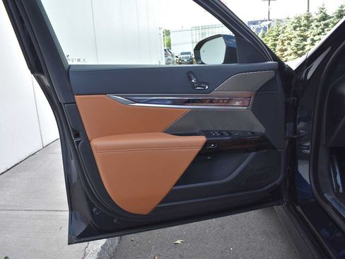 Certified 2024 BMW 740i xDrive AWD/4WD image 9