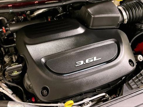 Used 2018 Chrysler Pacifica Limited FWD image 32