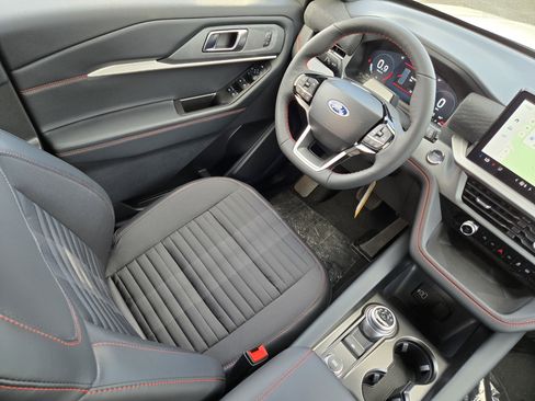 New 2026 Ford Explorer ST-Line image 17