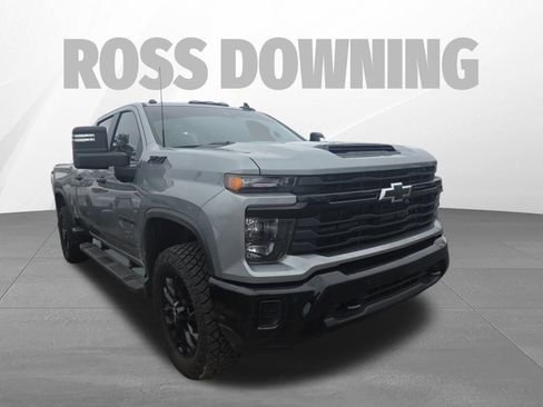Used 2025 Chevrolet Silverado 2500 Custom w/ Custom Value Package image 3