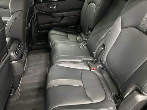 Used 2025 Honda Pilot EX-L image 11