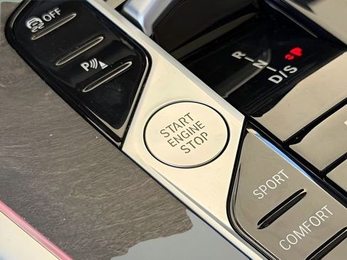 Used 2024 BMW X7 xDrive40i w/ M Sport Package image 21