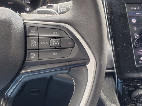Used 2023 Jeep Grand Cherokee Altitude AWD/4WD image 14