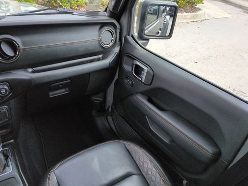Used 2023 Jeep Gladiator Overland AWD/4WD image 17