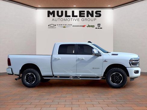 Used 2025 RAM 2500 Laramie AWD/4WD image 4
