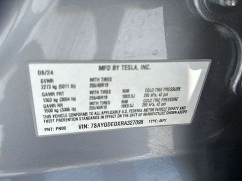 Used 2024 Tesla Model Y Long Range RWD image 39