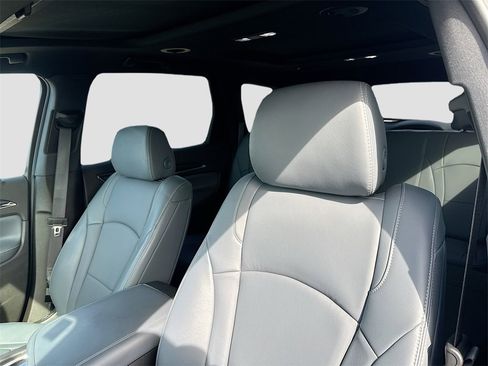 Used 2024 Buick Enclave Essence w/ Experience Buick Package image 12