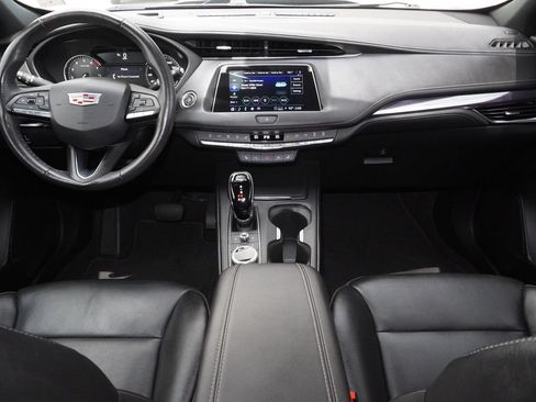 Used 2023 Cadillac XT4 Luxury w/ Cold Weather Package FWD image 21