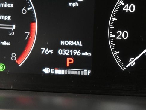 Used 2025 Honda Pilot TrailSport image 35