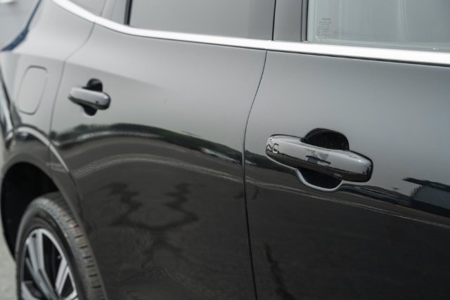 Certified 2023 Volvo XC60 B5 Plus w/ Climate Package AWD/4WD image 19