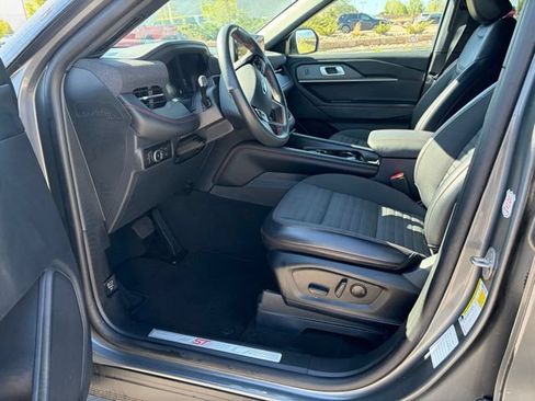 Used 2025 Ford Explorer ST-Line w/ ST-Line Street Pack AWD/4WD image 12
