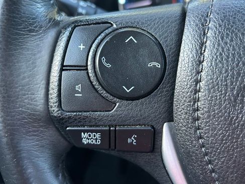 Used 2017 Toyota Corolla SE FWD image 20