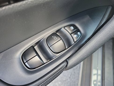 Used 2019 Nissan Rogue S w/ Special Edition Package FWD image 19