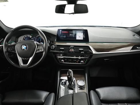 Used 2019 BMW 530e xDrive w/ Premium Package AWD/4WD image 9