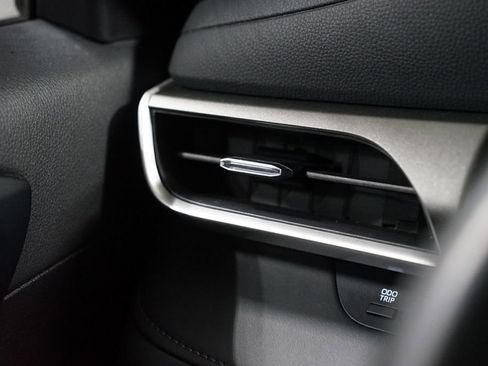 Used 2024 Toyota Highlander XLE image 25