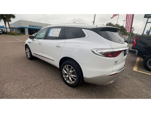 Used 2023 Buick Enclave Essence w/ Experience Buick Package FWD image 4