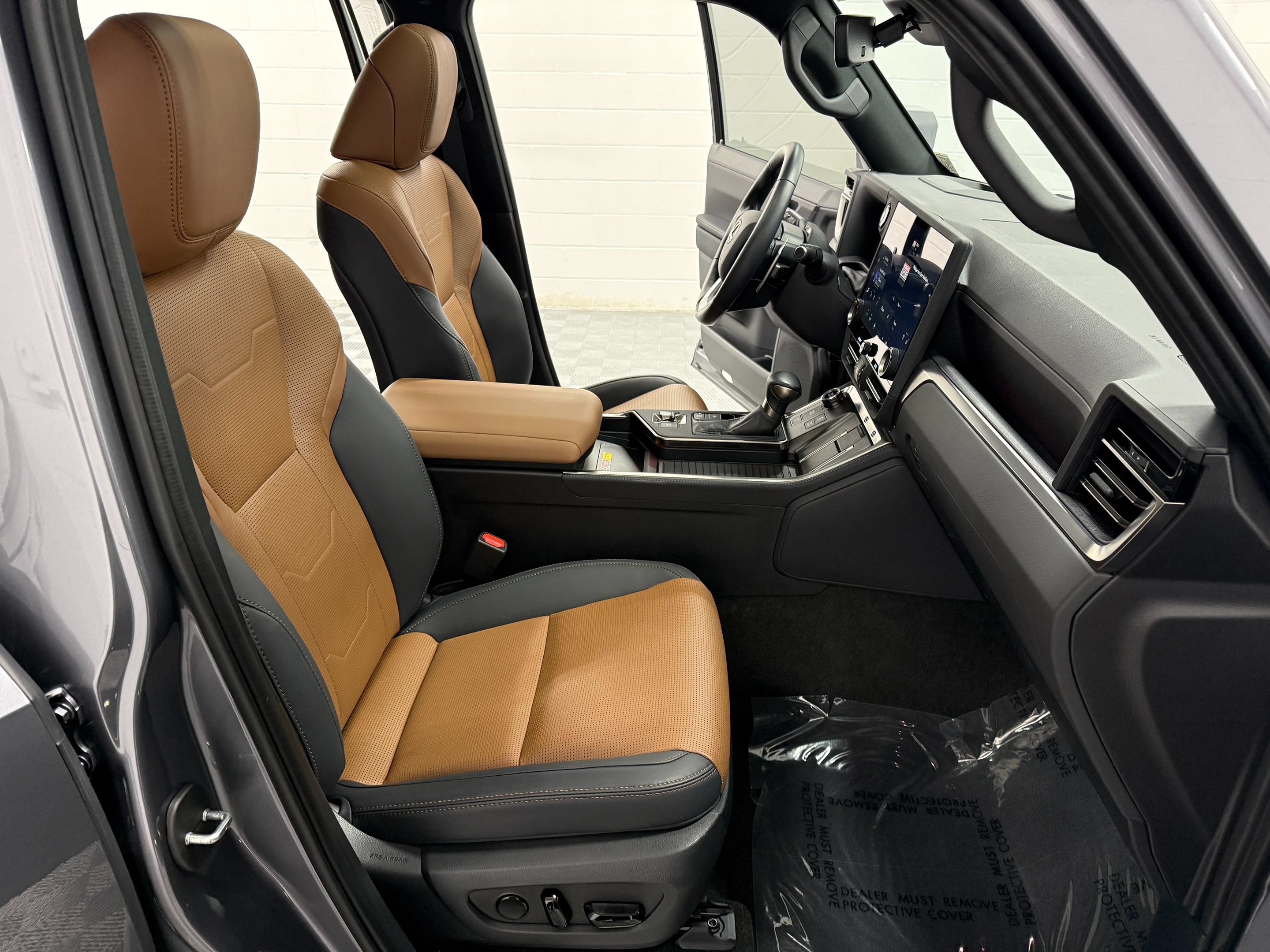 Used 2025 Lexus GX 550 w/ Accessory Package (Z1) AWD/4WD image 18